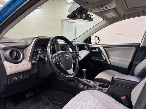 Used 2018 Toyota RAV4 XLE AWD/4WD image 14