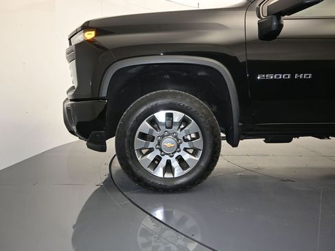 Used 2024 Chevrolet Silverado 2500 Custom w/ Custom Value Package AWD/4WD image 9