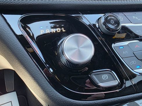 New 2025 Chrysler Pacifica Select image 40