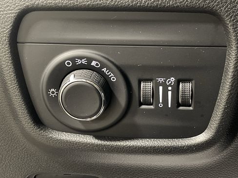 Used 2023 Jeep Grand Cherokee Laredo w/ Luxury Tech Group I image 20