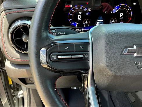 Used 2025 Chevrolet Colorado Z71 w/ Technology Package AWD/4WD image 14