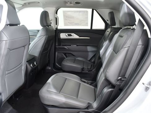 New 2026 Ford Explorer Active w/ Active Comfort Package AWD/4WD image 16