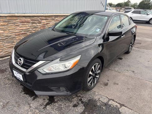 Used 2018 Nissan Altima 2.5 SV FWD image 2