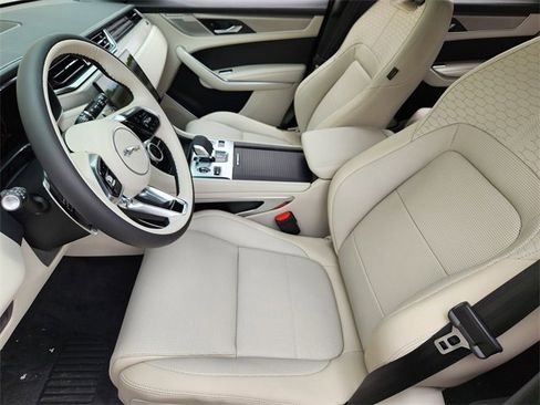 Used 2026 Jaguar F-PACE R-Dynamic S image 10
