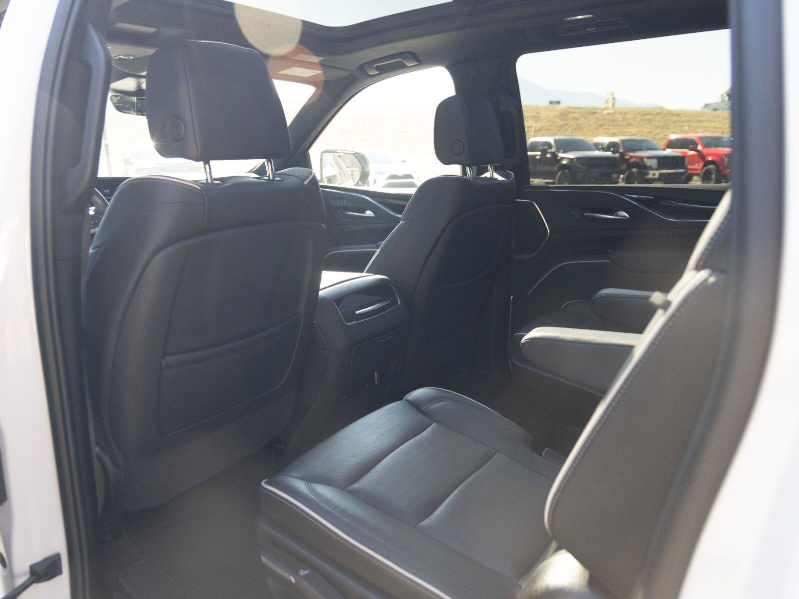 Used 2024 Cadillac Escalade ESV Sport w/ LPO, ONYX Package AWD/4WD image 19