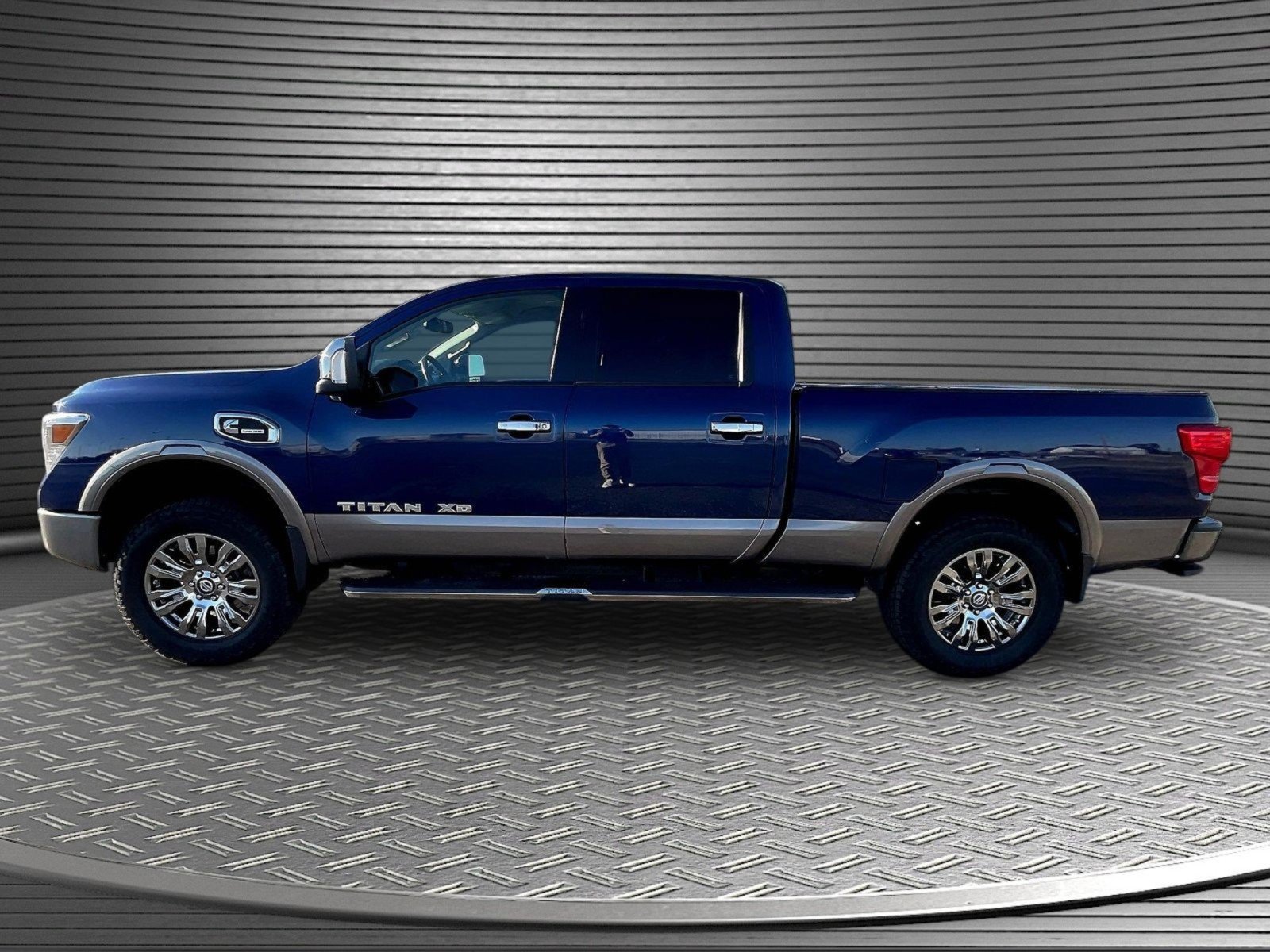 Used 2019 Nissan Titan Platinum Reserve w/ Platinum Utility Package AWD/4WD image 4