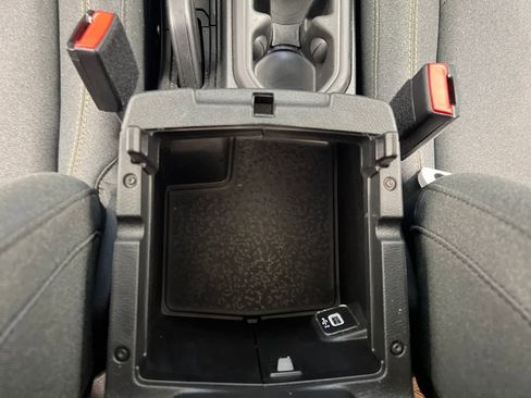 Used 2025 Jeep Wrangler Unlimited Sahara image 35