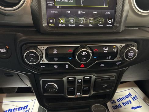 Used 2023 Jeep Gladiator Overland image 17