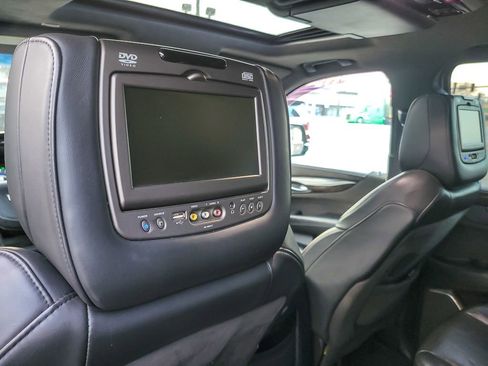Certified 2017 Cadillac Escalade Platinum image 12