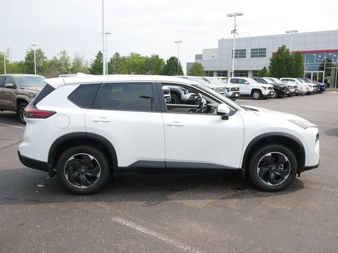 Used 2025 Nissan Rogue SV AWD/4WD image 4