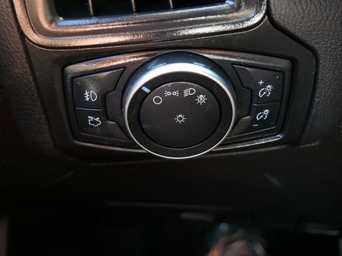 Used 2017 Ford Focus SEL w/ Cold Weather Package FWD image 27