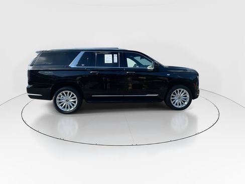 Used 2025 Cadillac Escalade ESV Luxury RWD image 9