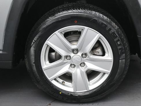 Used 2022 Jeep Compass Latitude w/ Convenience Group AWD/4WD image 9