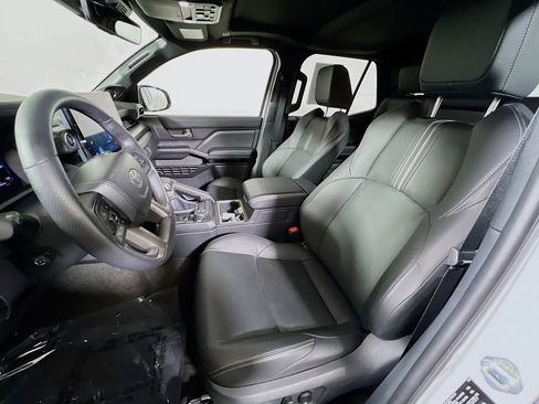 Certified 2025 Toyota 4Runner Limited AWD/4WD image 19