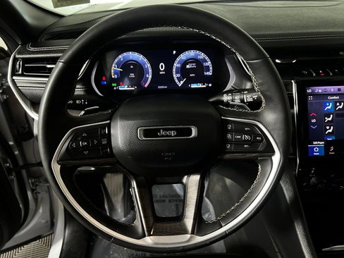 Used 2024 Jeep Grand Cherokee Limited RWD image 16