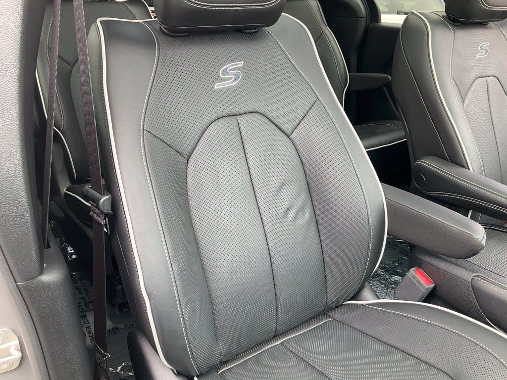 Used 2023 Chrysler Pacifica Limited w/ S Appearance Package FWD image 61