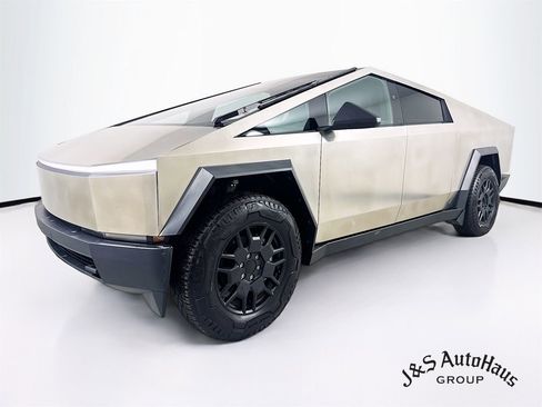 Used 2024 Tesla Cybertruck AWD Crew Cab image 3