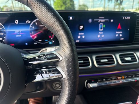 Used 2025 Mercedes-Benz GLS 450 4MATIC image 4