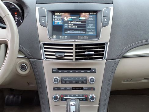 Used 2012 Lincoln MKT AWD image 15