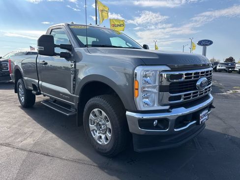 Used 2023 Ford F250 XLT AWD/4WD image 3