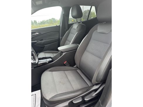 Used 2024 Chevrolet Trax LT w/ LT Convenience Package FWD image 22