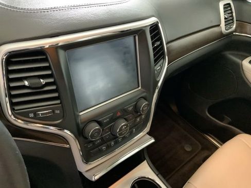 Used 2018 Jeep Grand Cherokee Limited AWD/4WD image 19