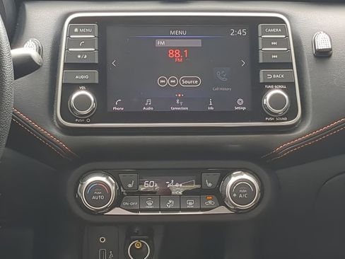 Used 2022 Nissan Versa SR w/ Convenience Package image 25