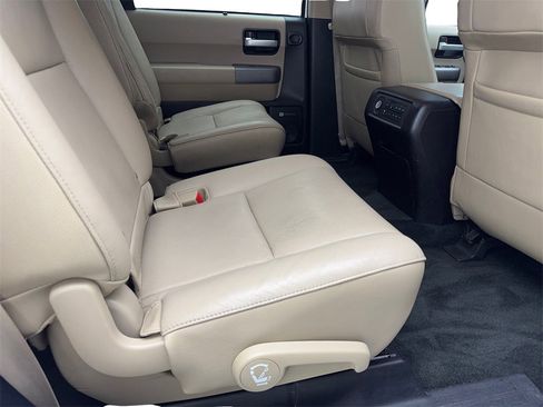 Used 2015 Toyota Sequoia Limited image 43