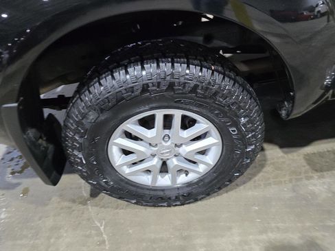 Used 2017 Nissan Frontier SV image 21