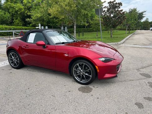 Used 2019 MAZDA MX-5 Miata Grand Touring RWD image 3