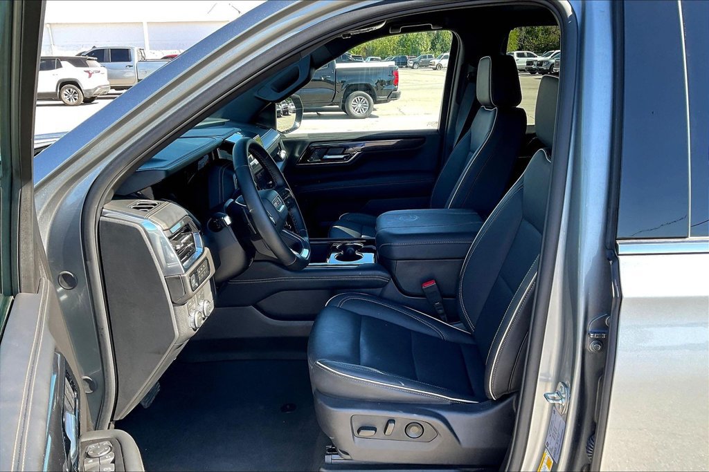 Used 2026 GMC Yukon Elevation AWD/4WD image 23
