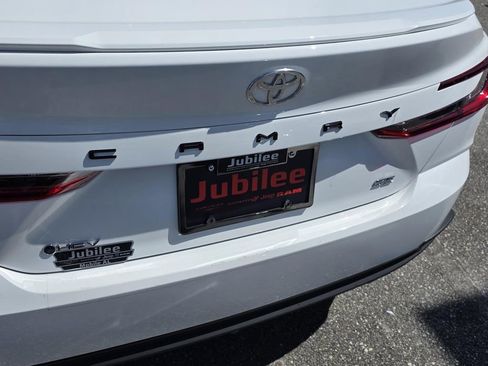 Used 2025 Toyota Camry SE image 5