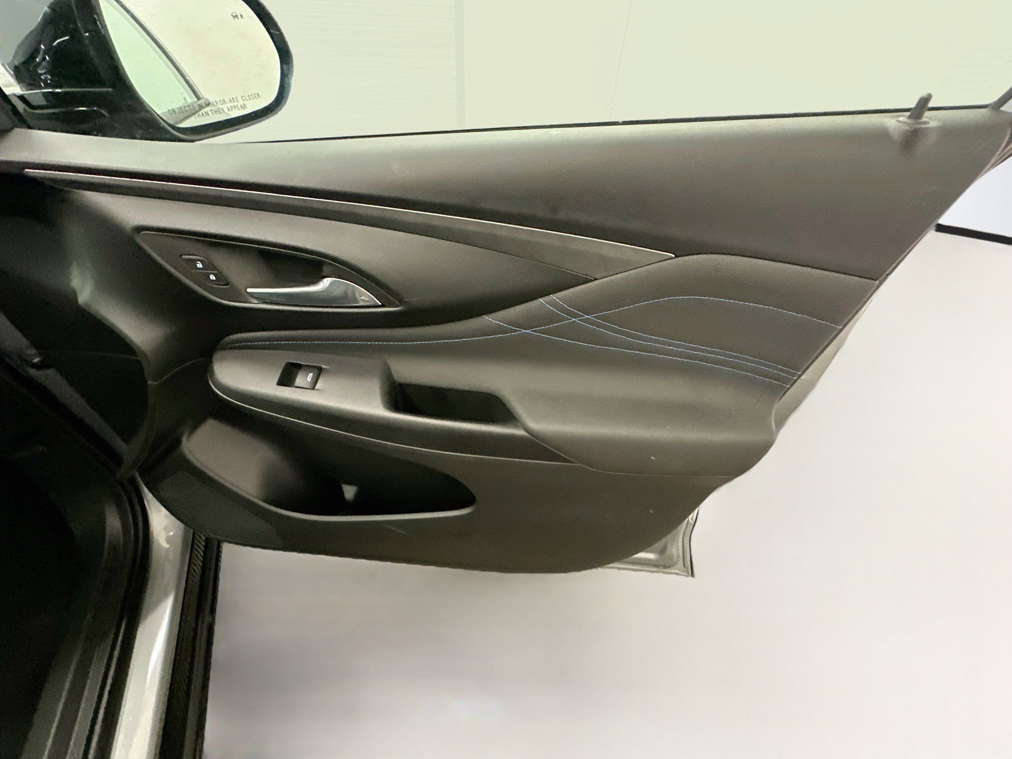 Used 2025 Buick Envista Sport Touring w/ Convenience I Package FWD image 33