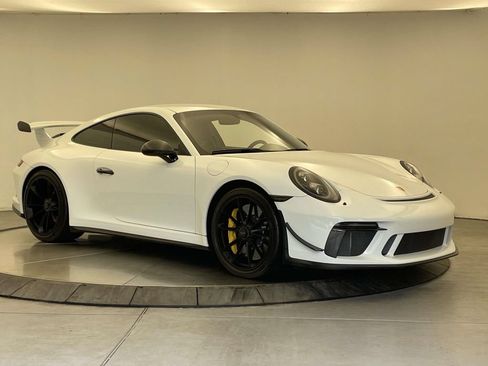 Certified 2018 Porsche 911 GT3 w/ Sport Chrono Package RWD image 9
