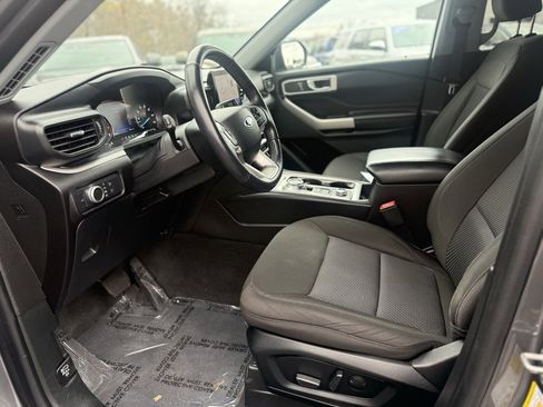 Used 2022 Ford Explorer XLT image 13