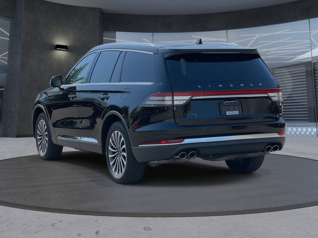 Used 2023 Lincoln Aviator AWD w/ Premium Package image 3