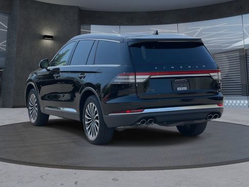 Used 2023 Lincoln Aviator AWD w/ Premium Package image 3