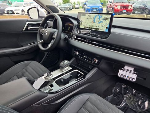 New 2025 Mitsubishi Outlander SE image 5