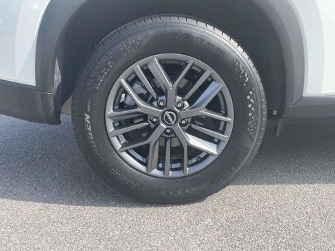 Used 2025 Nissan Rogue S AWD/4WD image 7