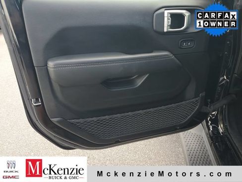 Used 2022 Jeep Wrangler Unlimited Sahara w/ LED Lighting Group AWD/4WD image 8