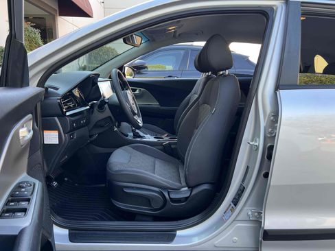 Used 2020 Kia Niro LX FWD image 4