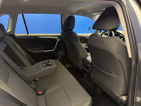 Used 2019 Toyota RAV4 LE FWD image 24