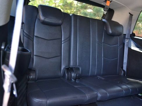 Used 2018 Cadillac Escalade Luxury AWD/4WD image 33