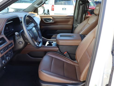 Used 2024 Chevrolet Suburban High Country w/ Premium Package image 18