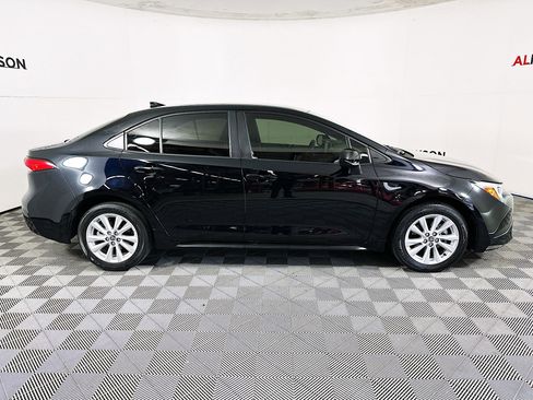 Used 2023 Toyota Corolla LE image 2