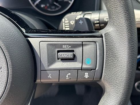 Used 2023 Nissan Rogue SV image 15