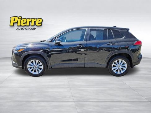 Used 2025 Toyota Corolla Cross LE AWD/4WD image 2