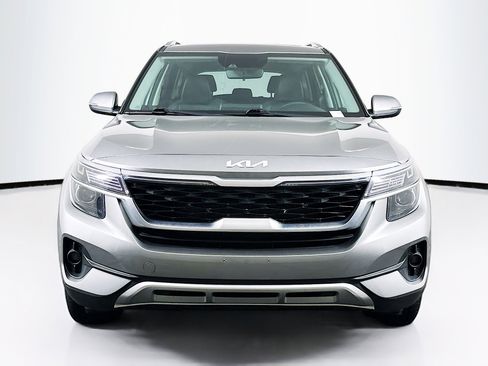 Used 2023 Kia Seltos EX image 2