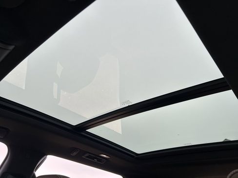 Used 2024 Chevrolet Suburban High Country image 23