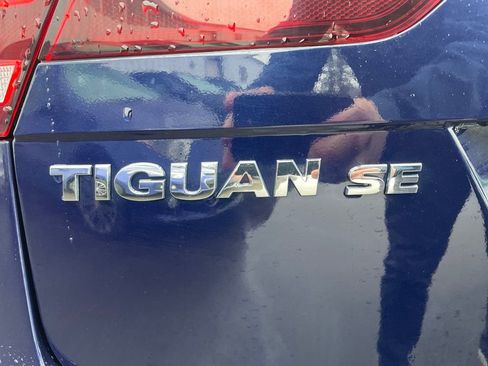 Used 2021 Volkswagen Tiguan SE w/ Panoramic Sunroof Package image 7